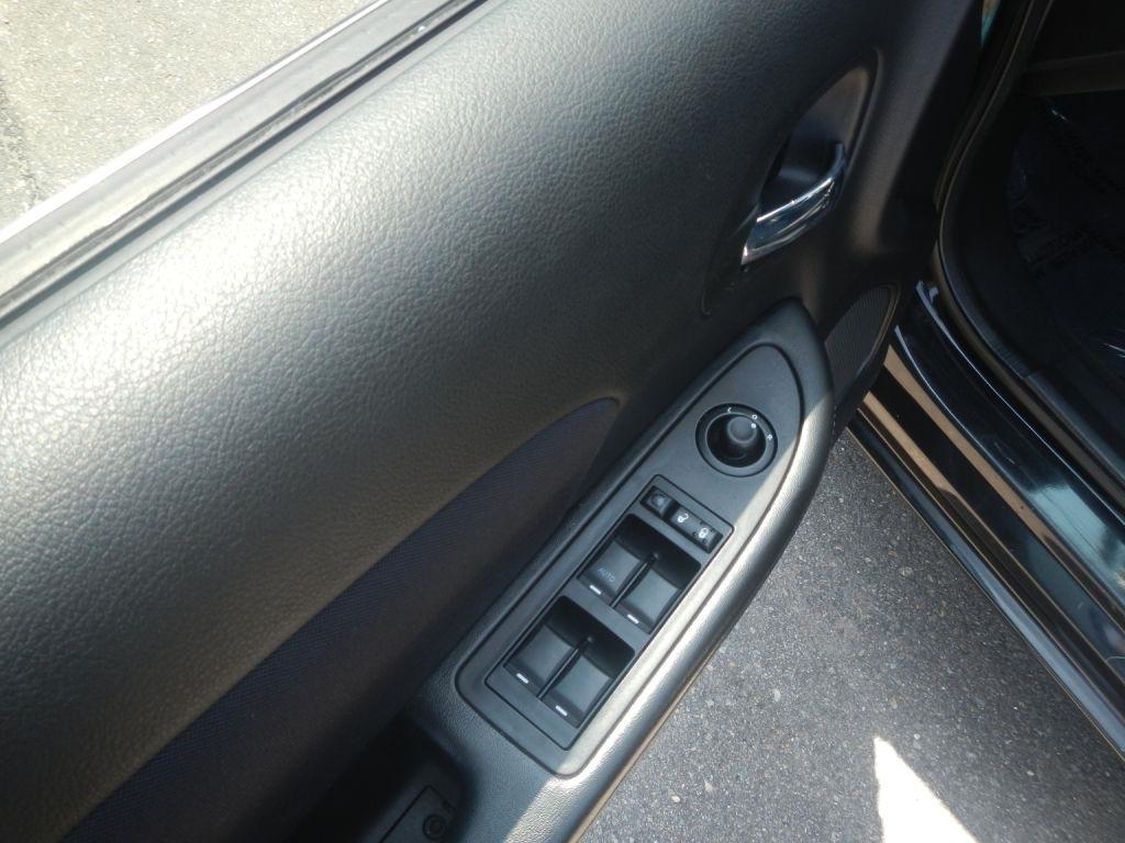 Chrysler 200 LX 2012