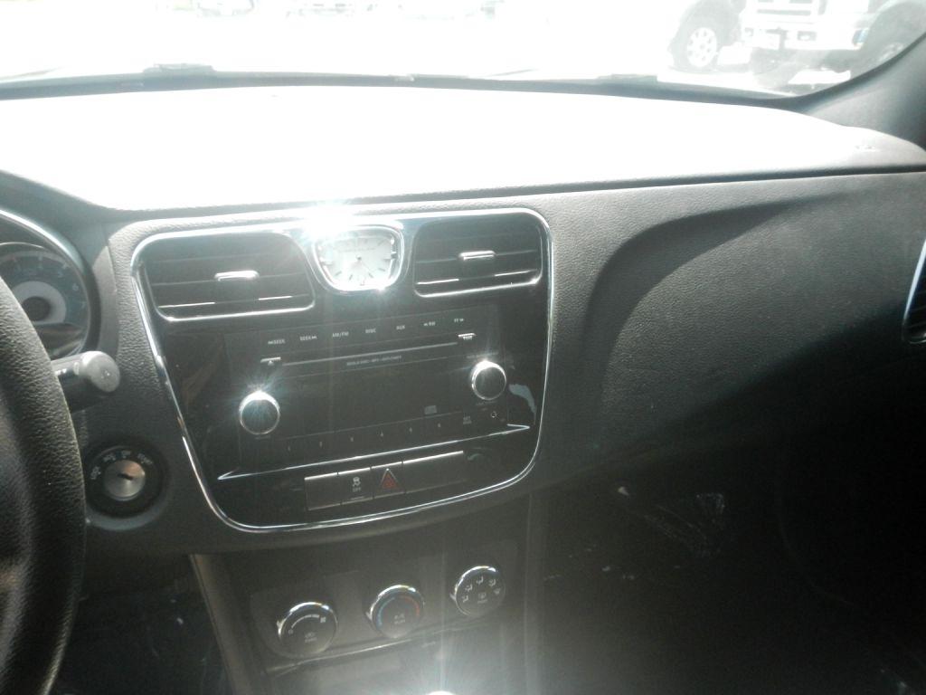 Chrysler 200 LX 2012