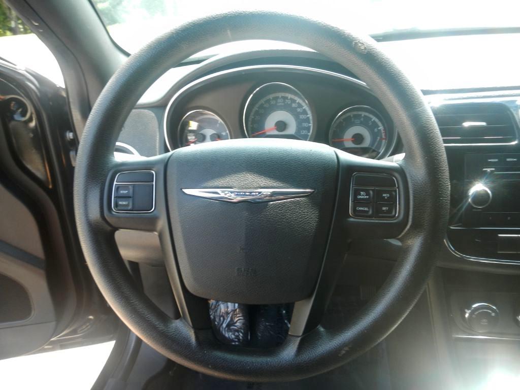 Chrysler 200 LX 2012