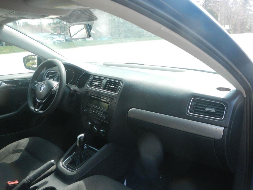 Volkswagen Jetta SE 6A 2015