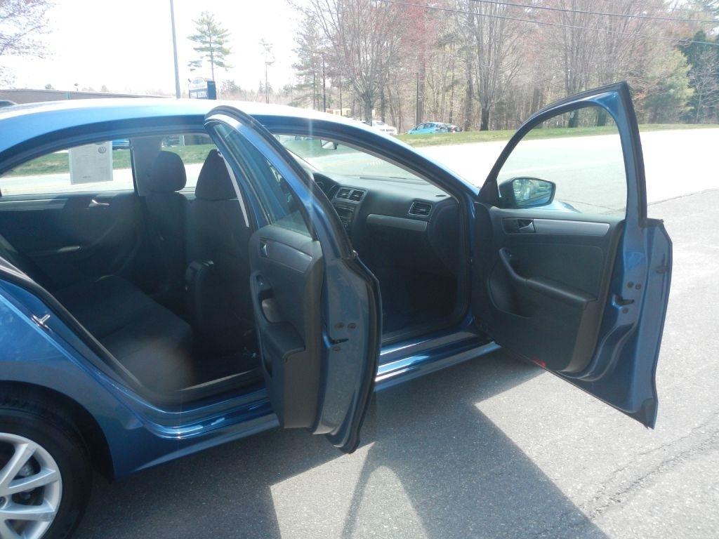 Volkswagen Jetta SE 6A 2015