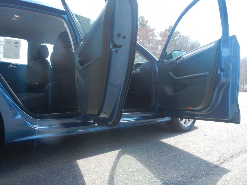 Volkswagen Jetta SE 6A 2015