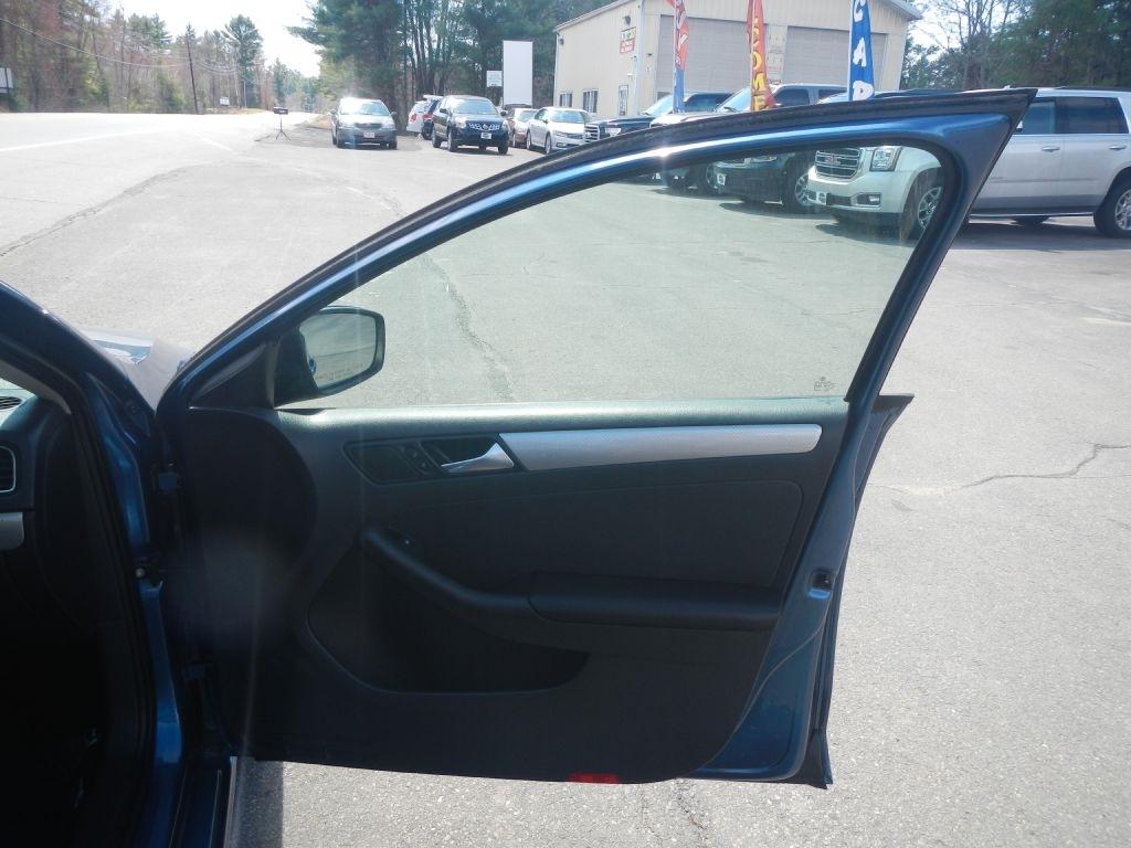 Volkswagen Jetta SE 6A 2015