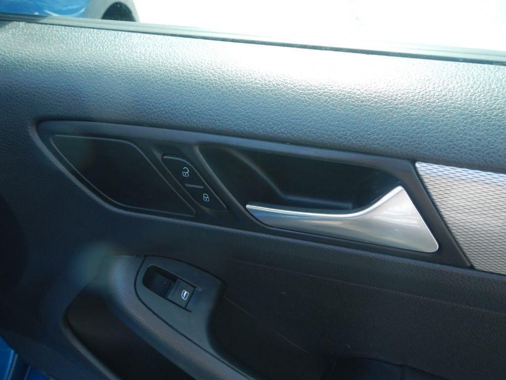 Volkswagen Jetta SE 6A 2015