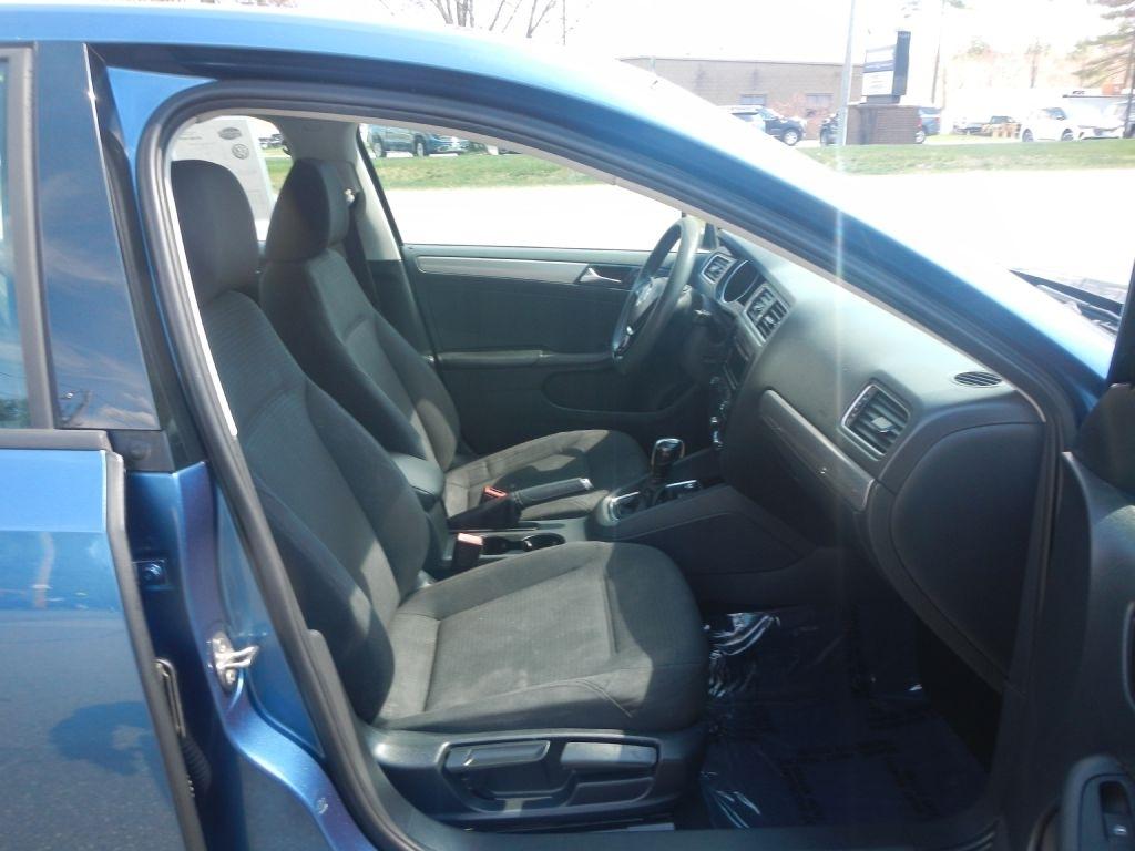 Volkswagen Jetta SE 6A 2015