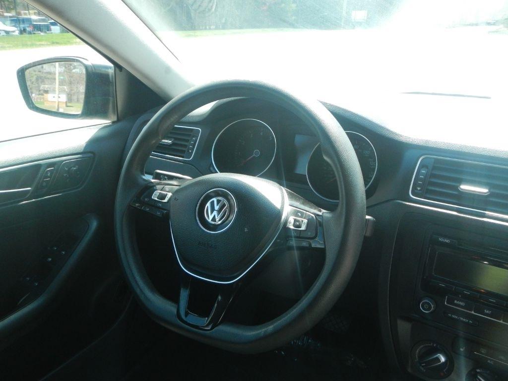 Volkswagen Jetta SE 6A 2015