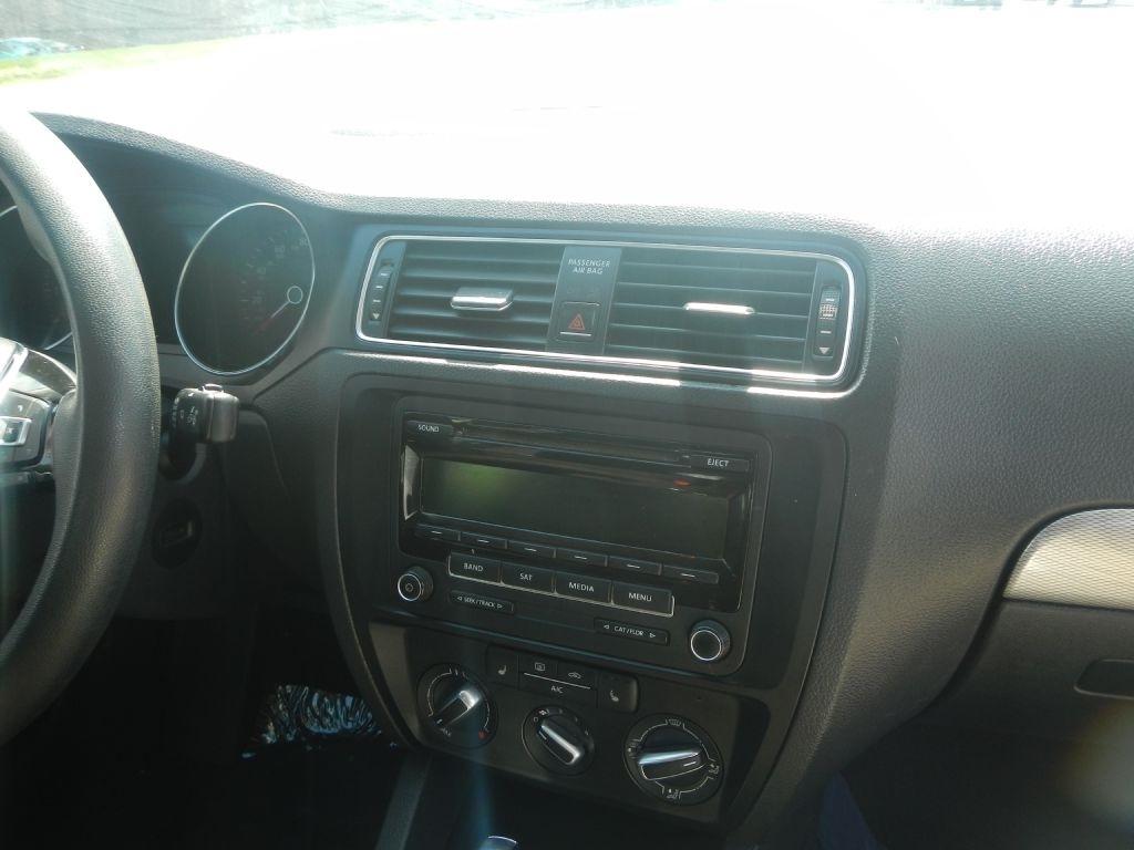 Volkswagen Jetta SE 6A 2015