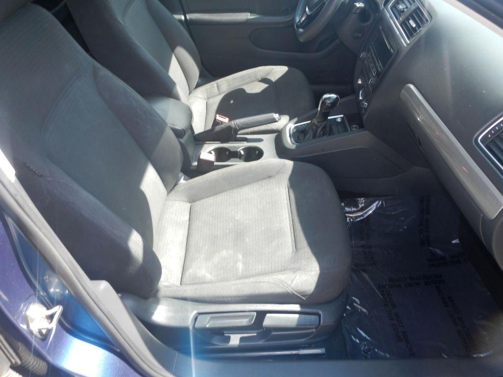 Volkswagen Jetta SE 6A 2015