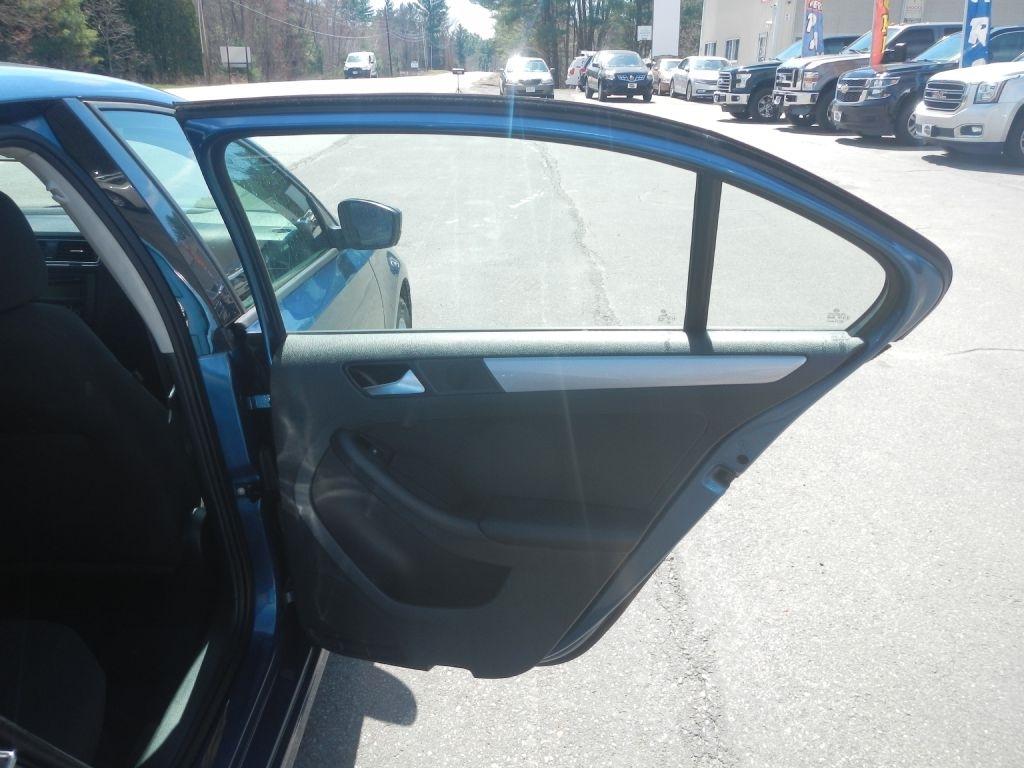 Volkswagen Jetta SE 6A 2015