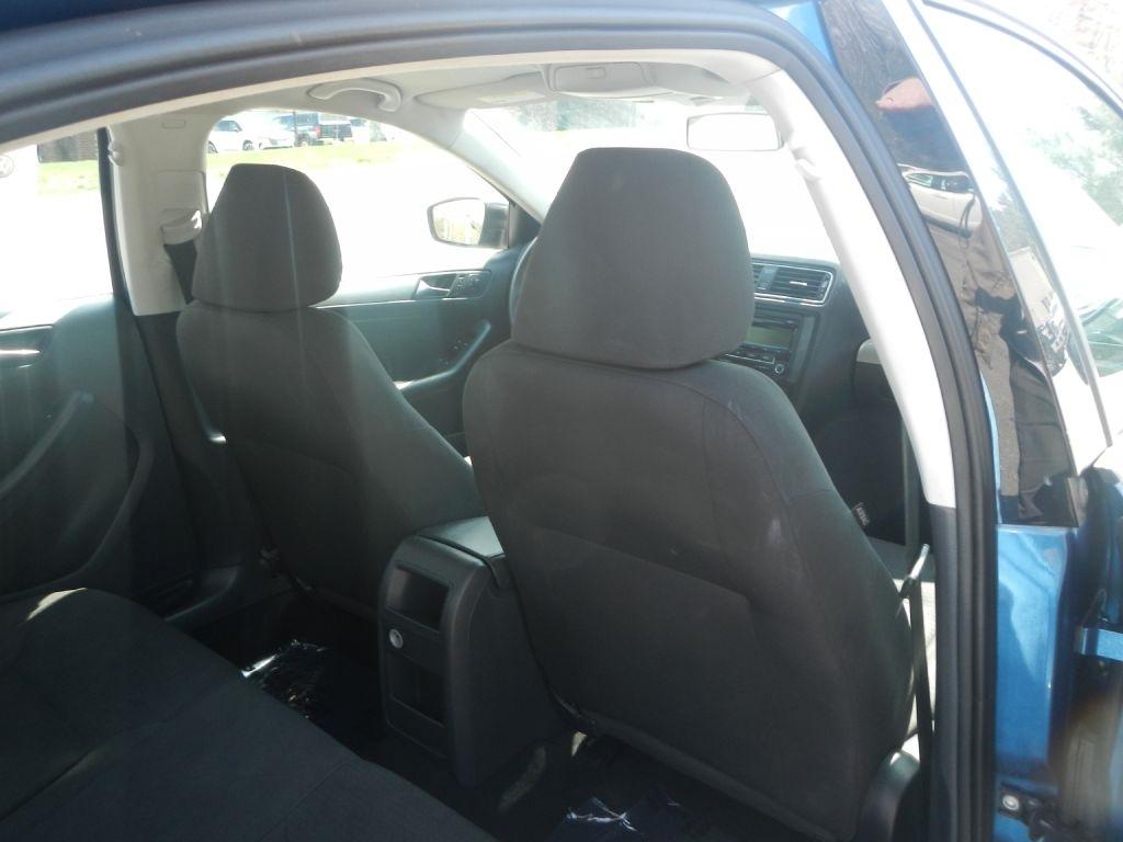 Volkswagen Jetta SE 6A 2015