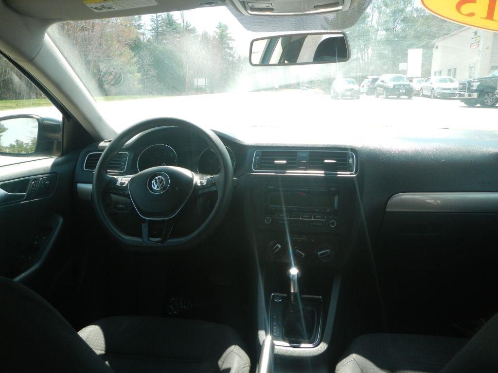 Volkswagen Jetta SE 6A 2015