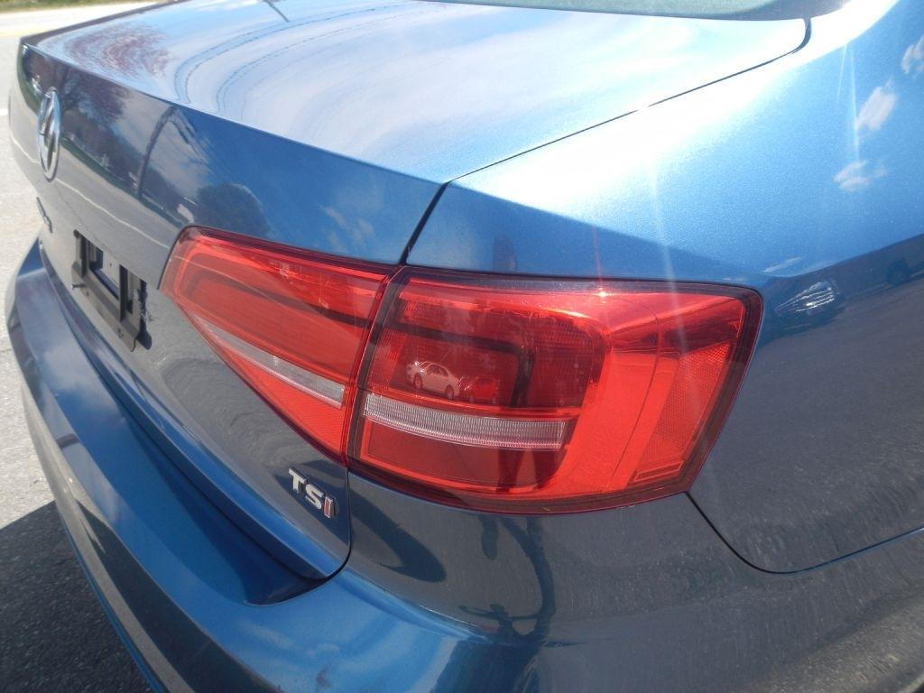 Volkswagen Jetta SE 6A 2015