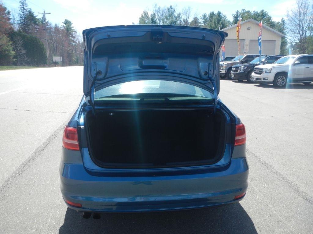 Volkswagen Jetta SE 6A 2015