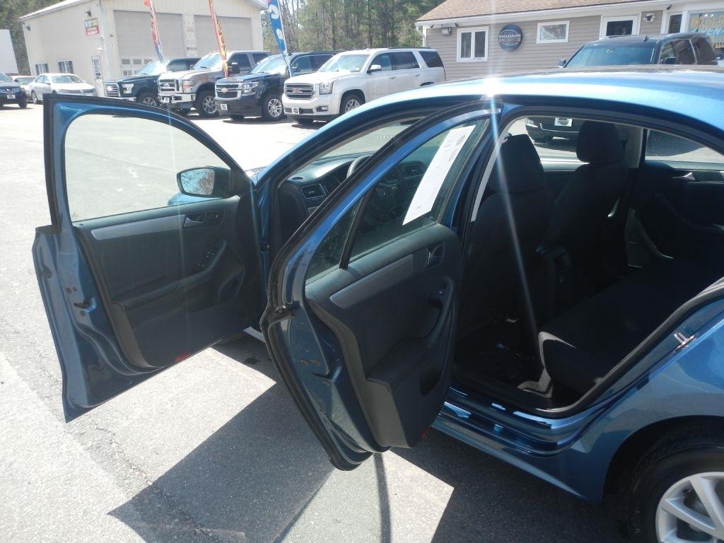 Volkswagen Jetta SE 6A 2015