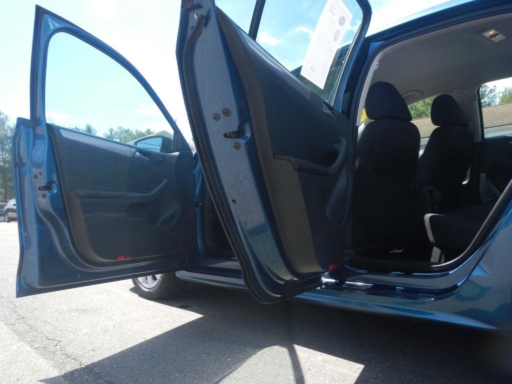 Volkswagen Jetta SE 6A 2015