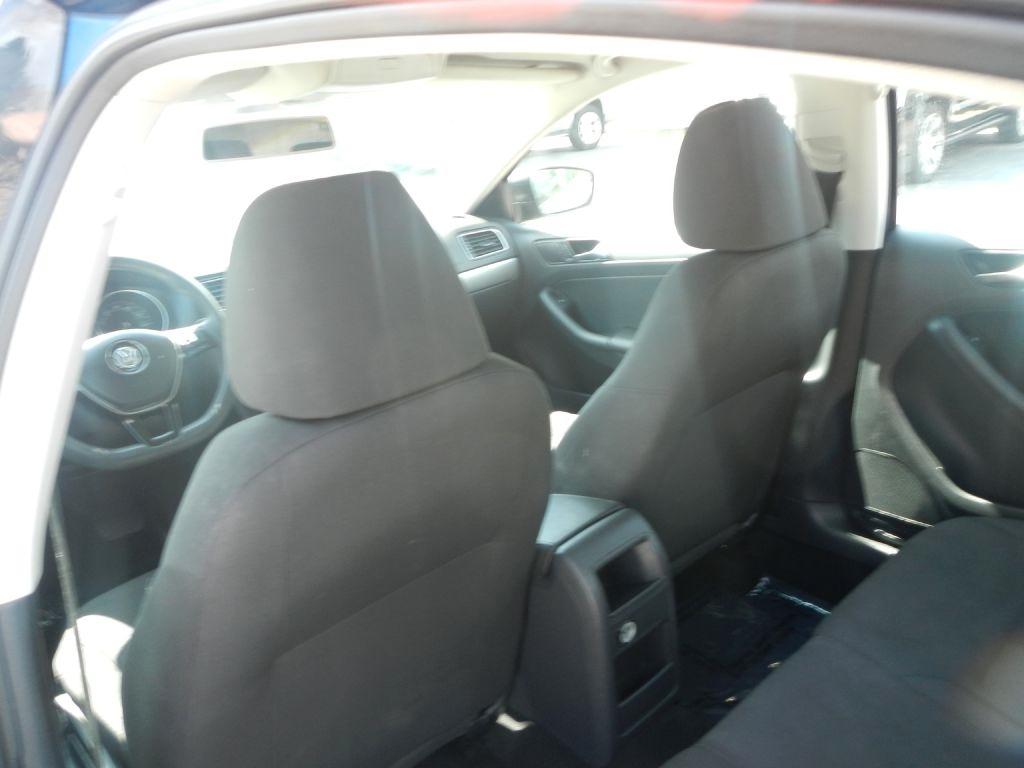 Volkswagen Jetta SE 6A 2015