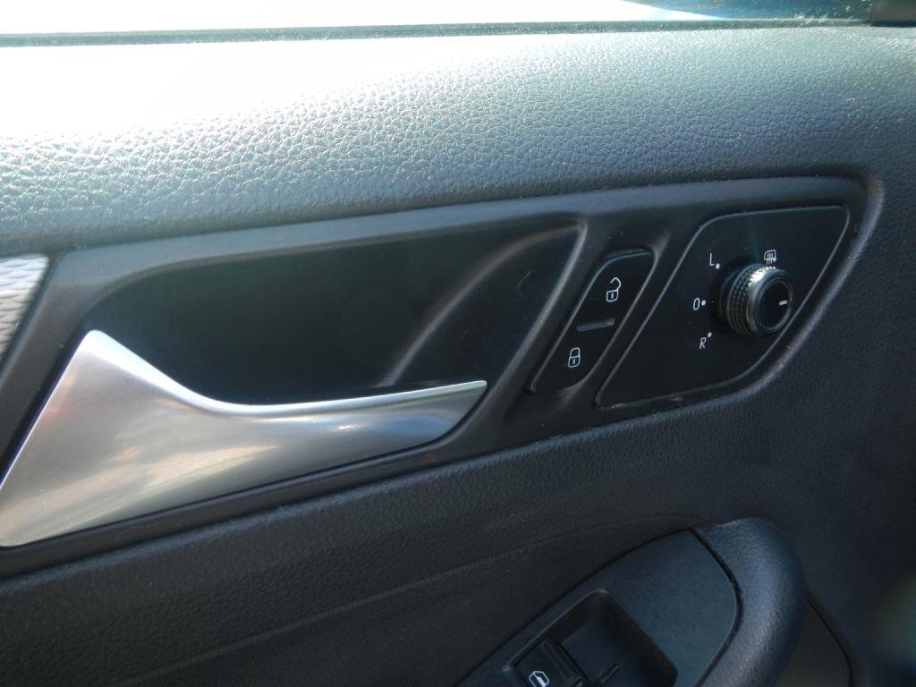 Volkswagen Jetta SE 6A 2015