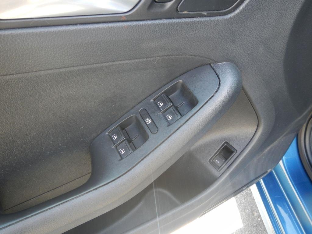 Volkswagen Jetta SE 6A 2015