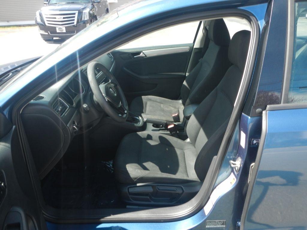 Volkswagen Jetta SE 6A 2015