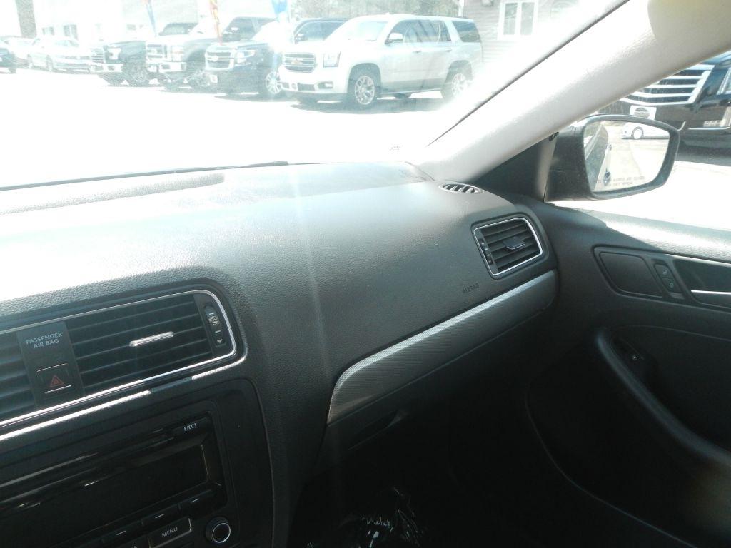 Volkswagen Jetta SE 6A 2015