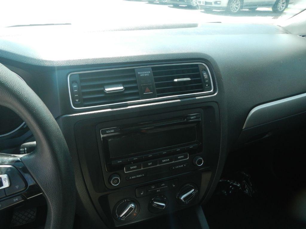 Volkswagen Jetta SE 6A 2015