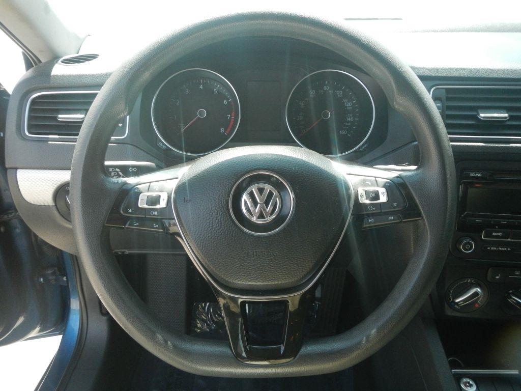 Volkswagen Jetta SE 6A 2015