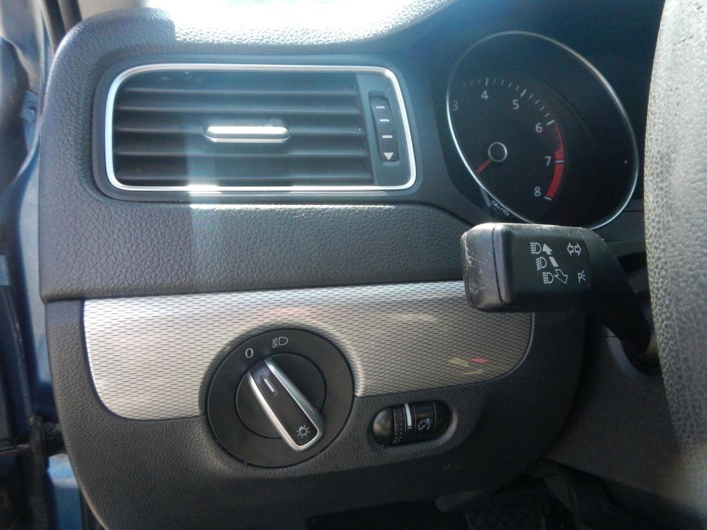 Volkswagen Jetta SE 6A 2015