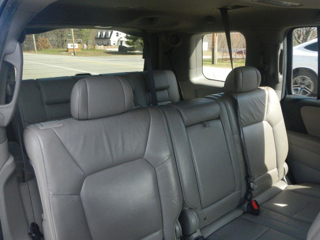 Honda Pilot EX-L 4WD 5-Spd AT with Navigation 2011