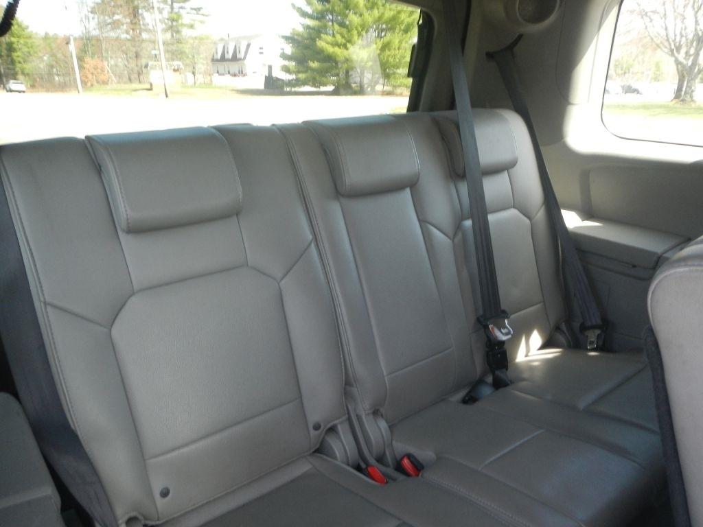 Honda Pilot EX-L 4WD 5-Spd AT with Navigation 2011