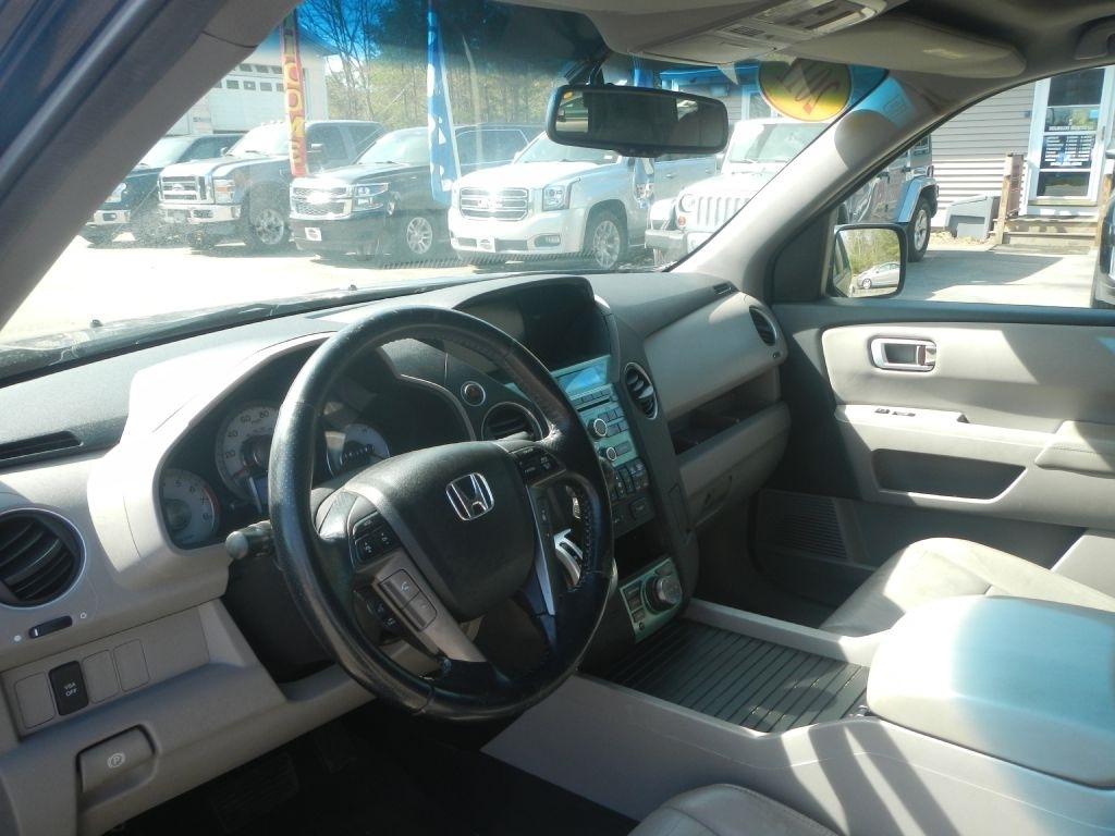 Honda Pilot EX-L 4WD 5-Spd AT with Navigation 2011