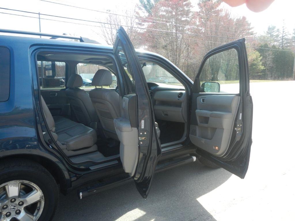 Honda Pilot EX-L 4WD 5-Spd AT with Navigation 2011