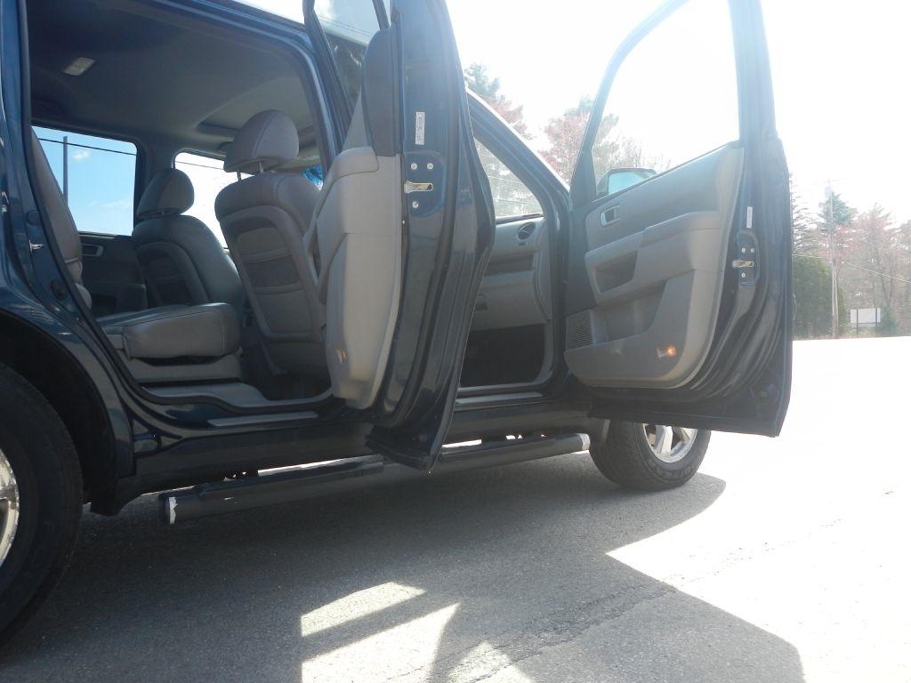 Honda Pilot EX-L 4WD 5-Spd AT with Navigation 2011