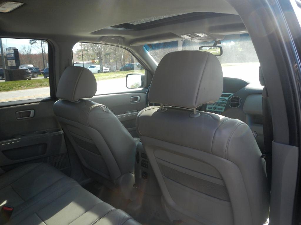 Honda Pilot EX-L 4WD 5-Spd AT with Navigation 2011