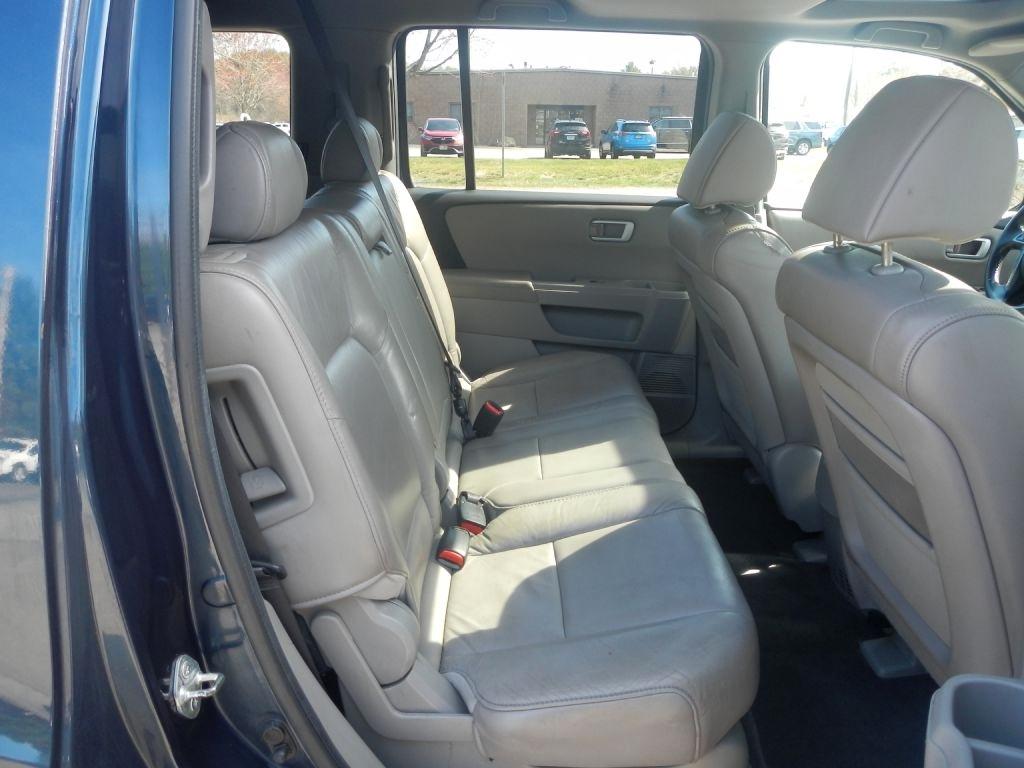 Honda Pilot EX-L 4WD 5-Spd AT with Navigation 2011