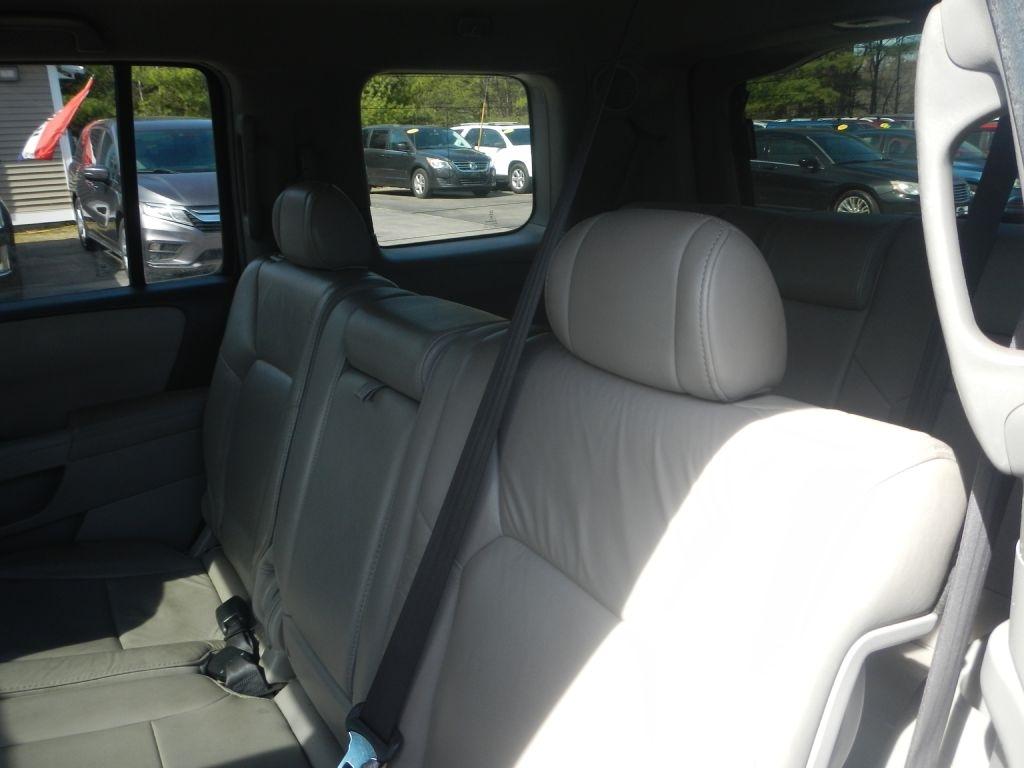 Honda Pilot EX-L 4WD 5-Spd AT with Navigation 2011