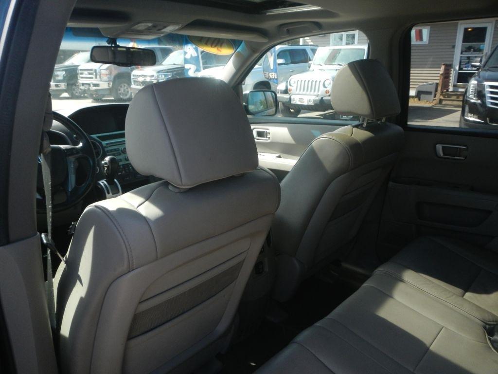 Honda Pilot EX-L 4WD 5-Spd AT with Navigation 2011