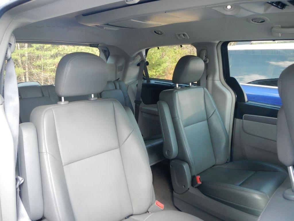 Volkswagen Routan SE 2011