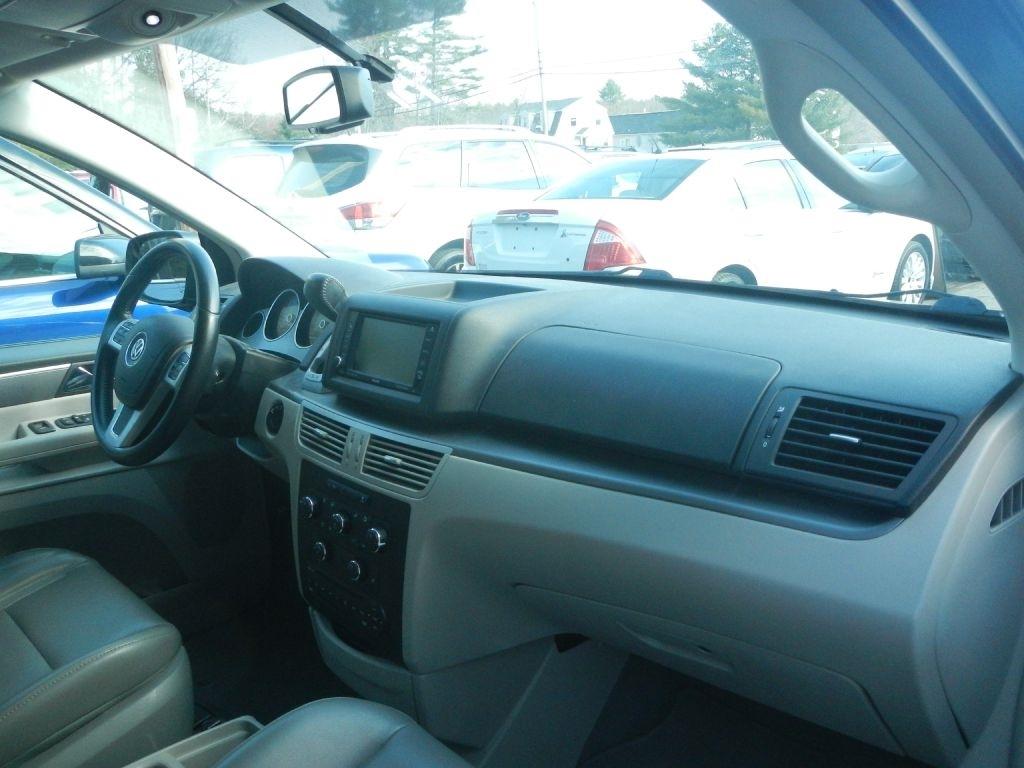 Volkswagen Routan SE 2011