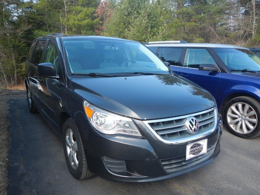 Volkswagen Routan SE 2011