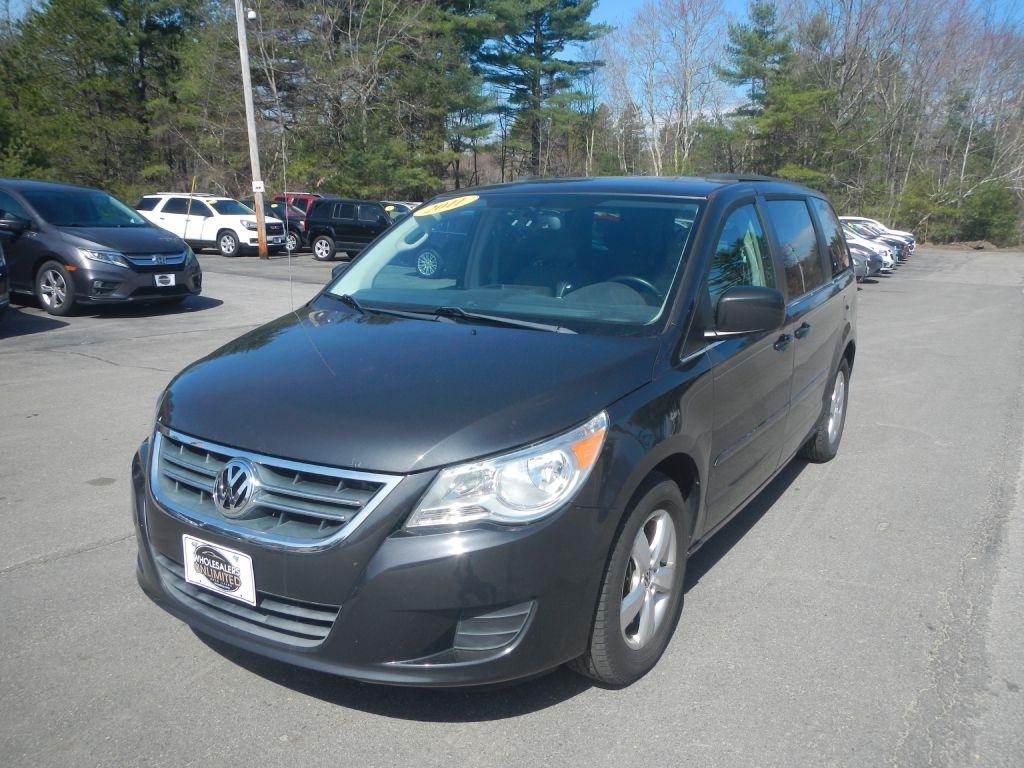 2011 Volkswagen Routan SE