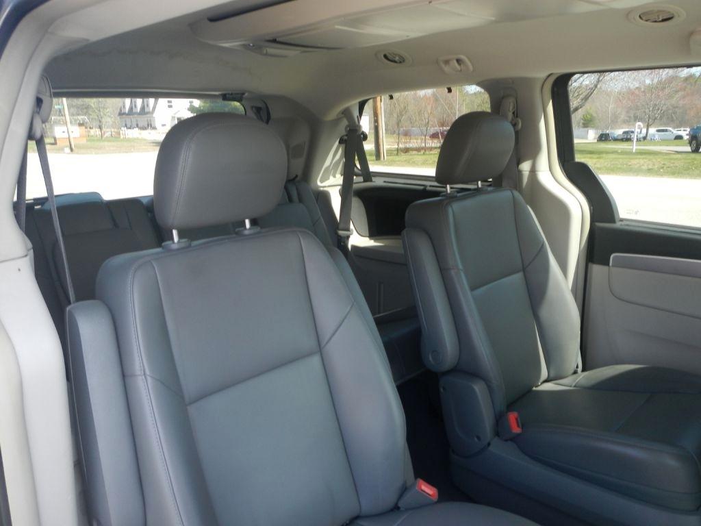 Volkswagen Routan SE 2011