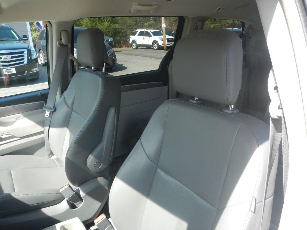 Volkswagen Routan SE 2011