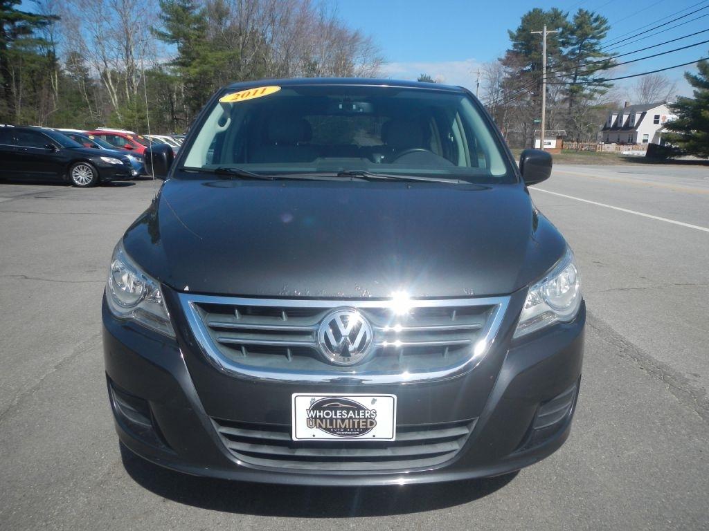 Volkswagen Routan SE 2011