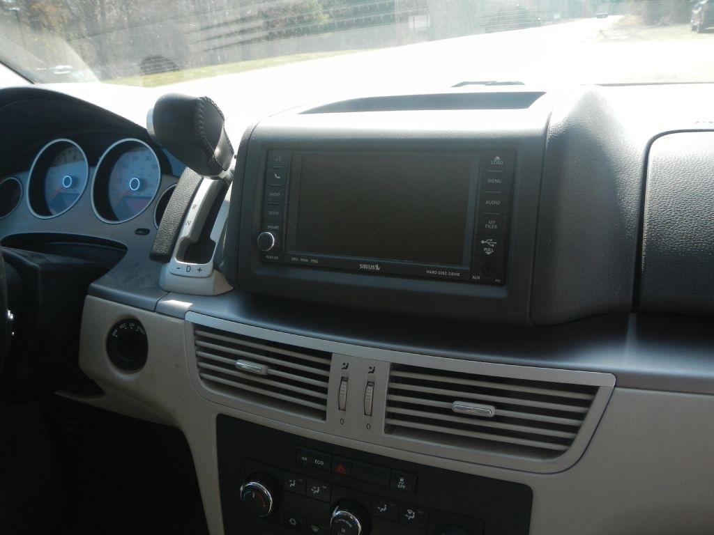 Volkswagen Routan SE 2011