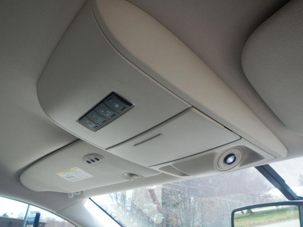 Volkswagen Routan SE 2011