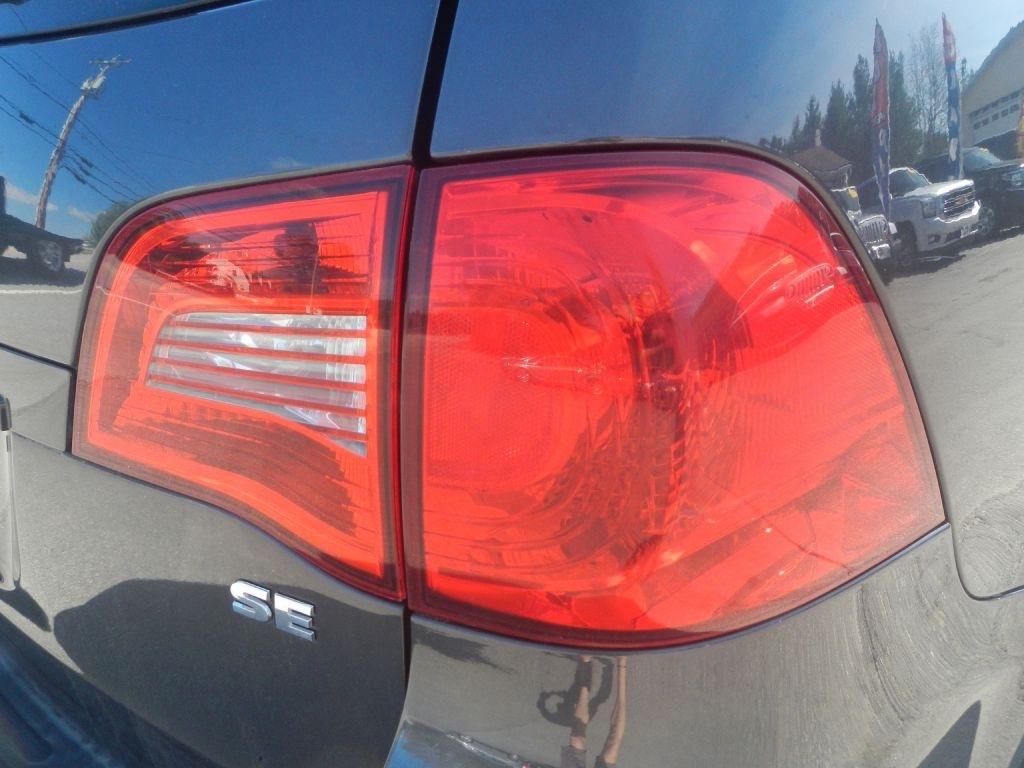 Volkswagen Routan SE 2011