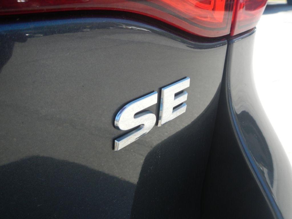 Volkswagen Routan SE 2011