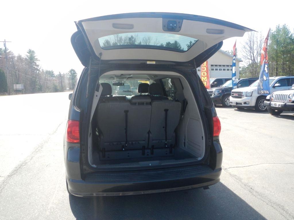 Volkswagen Routan SE 2011