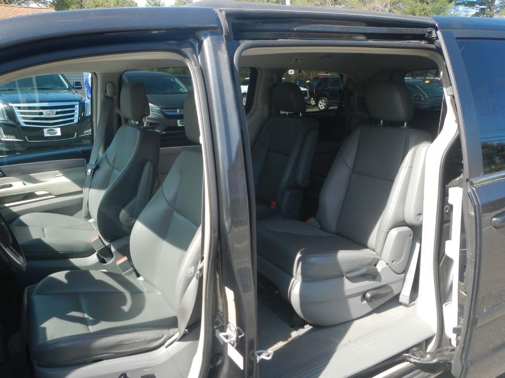 Volkswagen Routan SE 2011