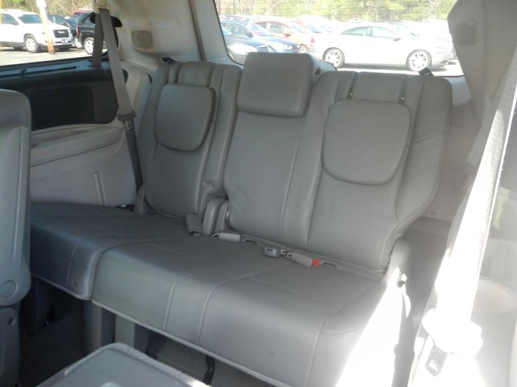 Volkswagen Routan SE 2011